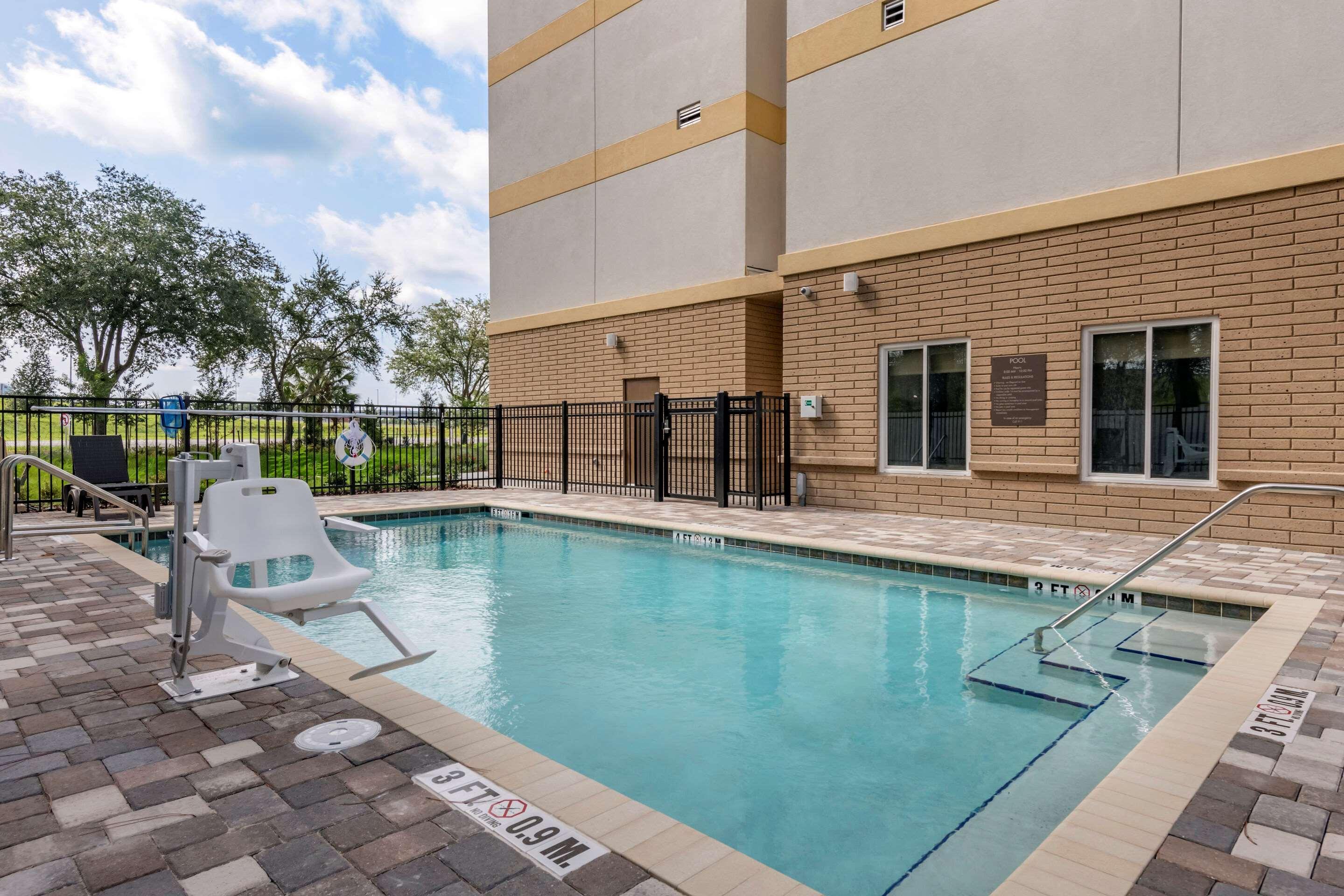 Comfort Suites Daytona Beach-Speedway Екстер'єр фото